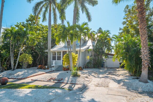 Building Photo - 3310 E Maritana Dr