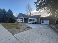 Building Photo - 4-bedroom, 2.5-bath home located on Poly.