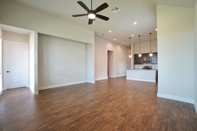 Building Photo - 6650 Verona Pl