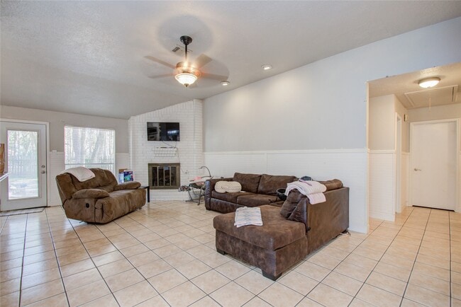 Building Photo - 5010 Village Springs Dr