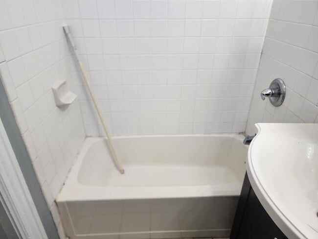 Building Photo - 210 Main St