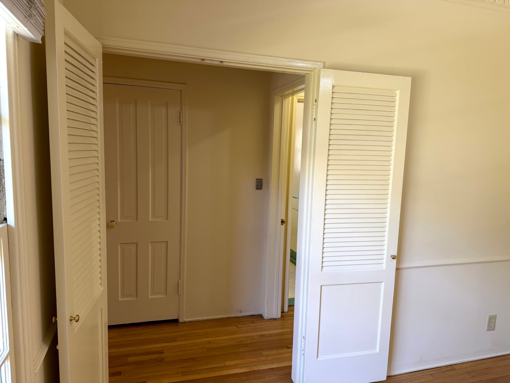 Building Photo - 5408 1/2 Franklin Ave