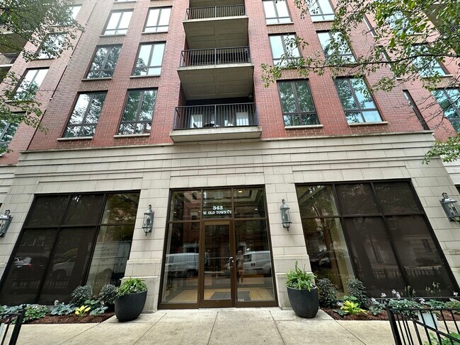 Building Photo - 343 W Old Town Ct
