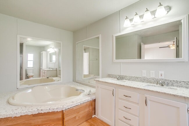 Building Photo - 149 Valley Meadows Dr