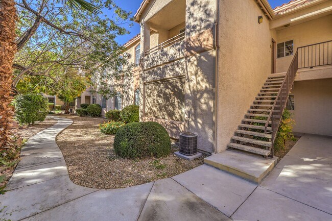 Building Photo - 1830 N Buffalo Dr