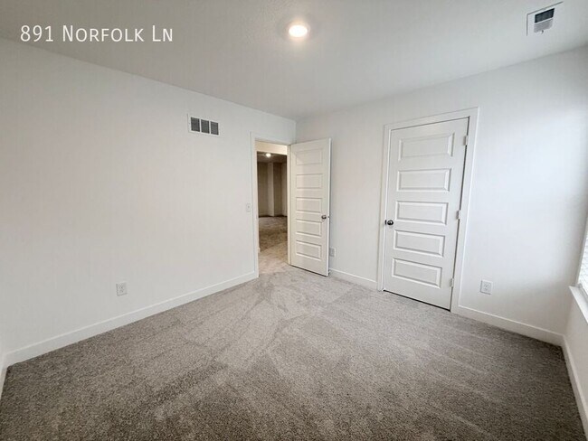 Building Photo - 891 Norfolk Ln