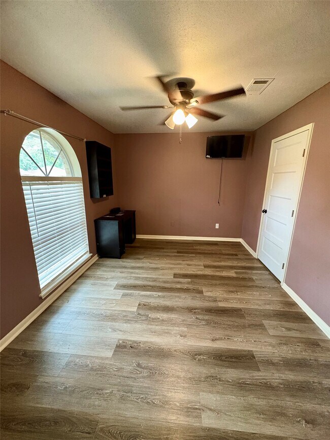 Building Photo - 21802 Rotherham Dr