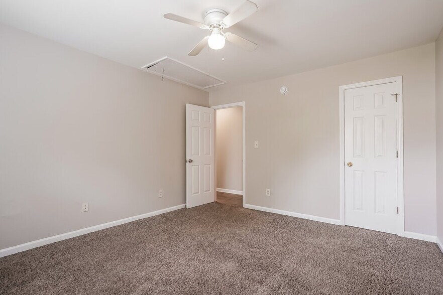 Building Photo - 3879 Pin Oak Rd