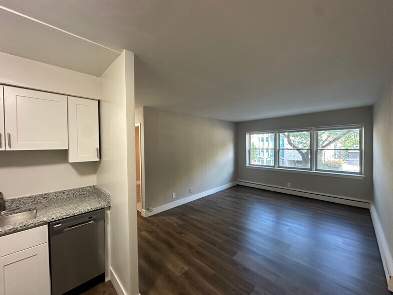 Building Photo - 1560 N Prospect Ave