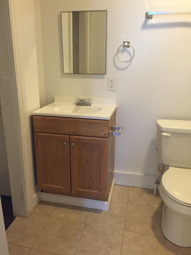 Building Photo - 3 Bedroom 2 Bath with Yard -York City SD