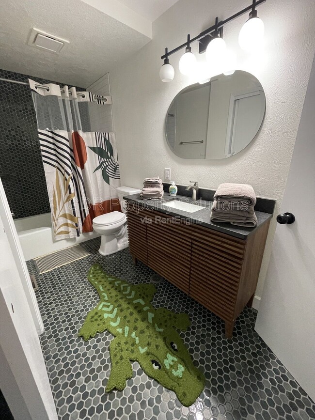 Building Photo - 520 Ortiz Dr NE