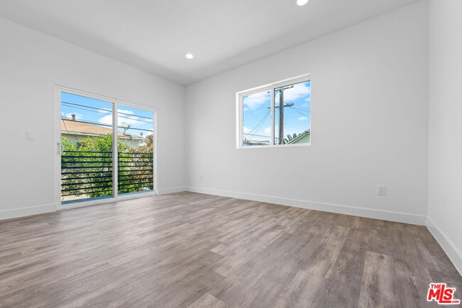 Building Photo - 603 W 41st Pl