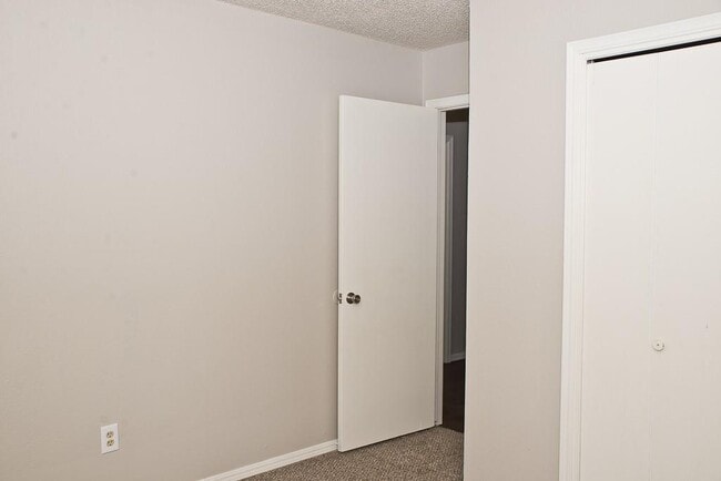 Building Photo - 3208 SE 56th St