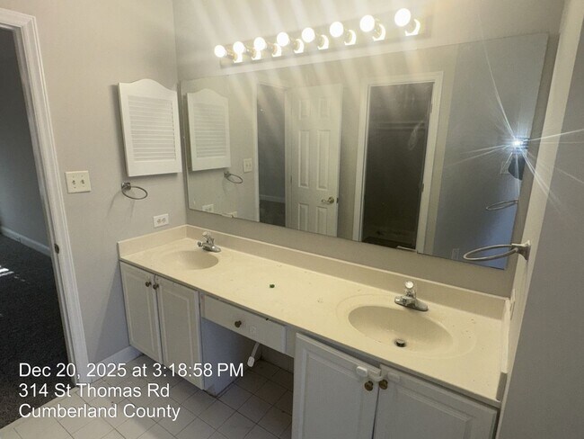 Building Photo - 314 St Thomas Rd