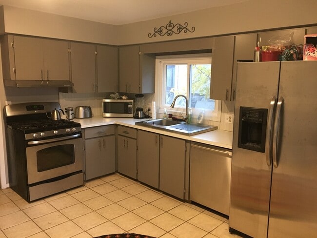 Building Photo - 327 Garfield Ave NW