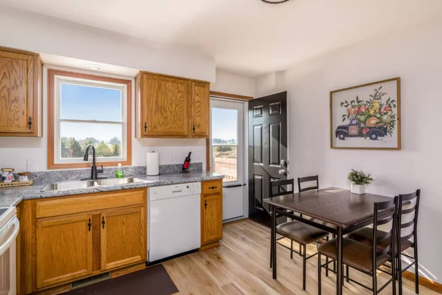 Building Photo - 10268 Cleveland Rd