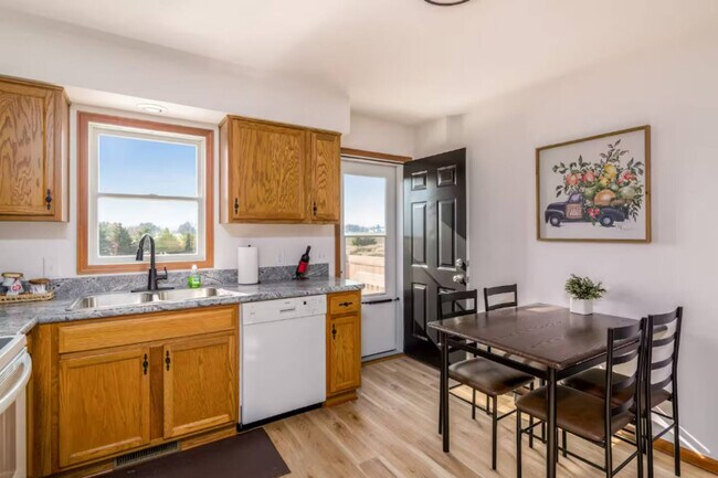 Building Photo - 10268 Cleveland Rd