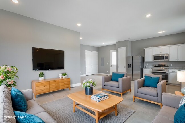 Building Photo - Modern 4 Bedroom Home in Southside