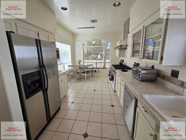 Building Photo - NE off Wrightstown & Pantano 3/2 with pool, patio and loads of upgrades