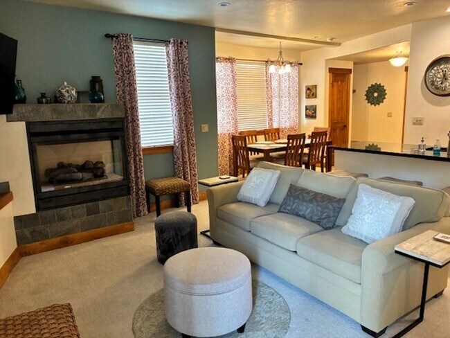 Building Photo - Summer Seasonal Rental - The Cache at Union Creek #3-101