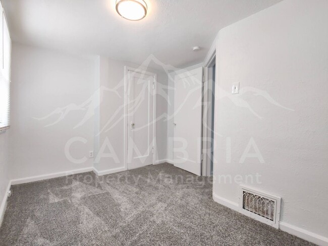 Building Photo - 1015 E 2700 S