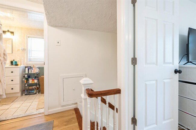 Building Photo - 18 S Washington Ave