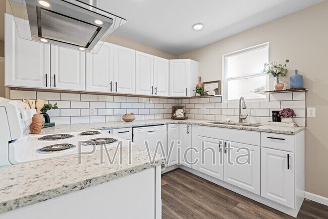 Building Photo - 1147 Inverness Dr