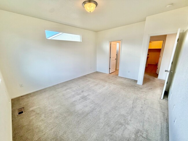 Building Photo - 6 Month lease special $100/mo off per month. Priced at $2195 after discount. Beautiful 3 Bed / 2 ...