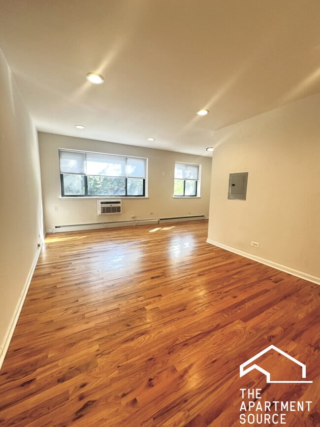 Building Photo - 6954 N Sheridan Rd