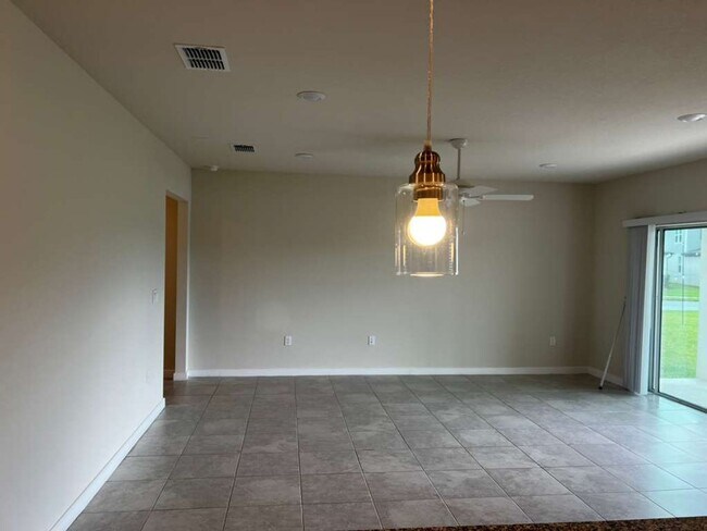 Building Photo - FOR RENT!!