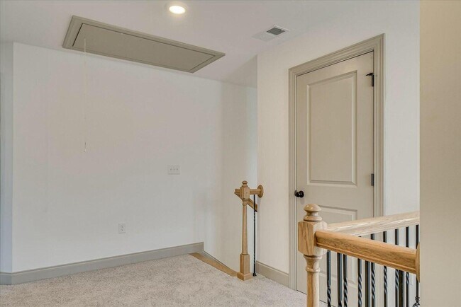 Building Photo - 2021 Warbler Dr