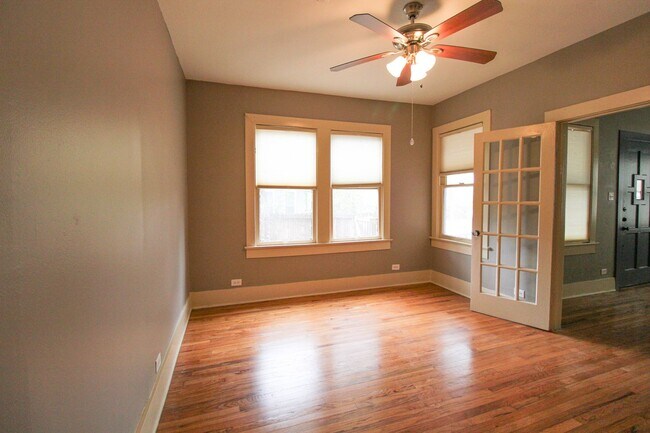 Building Photo - 438 W Rosewood Ave