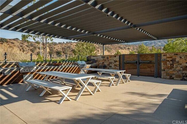 Building Photo - 2625 Verna Dr