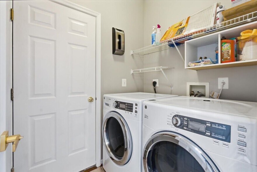 Building Photo - 3168 Tulip Tree Pl