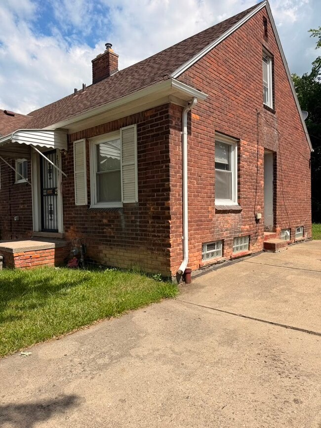 Building Photo - 20209 Moross Rd