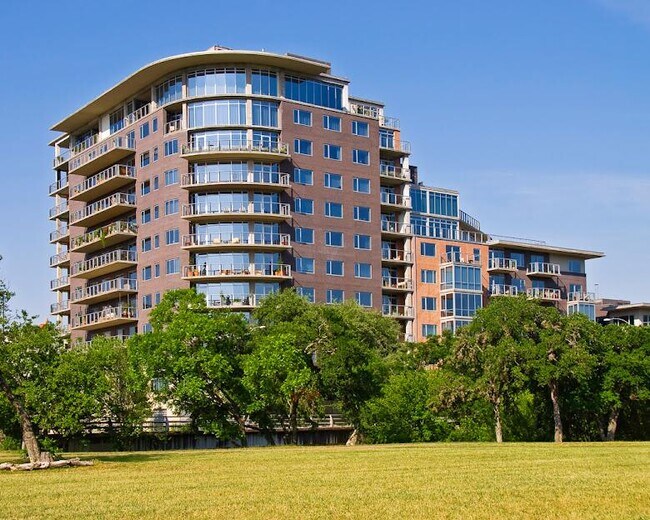 Building Photo - 901 W 9th St