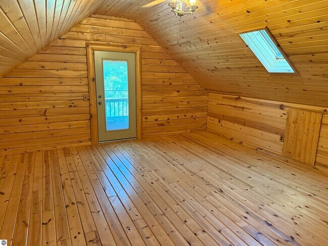 Building Photo - 5498 Gross Dr