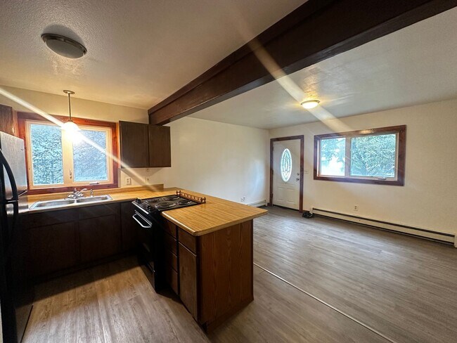 Building Photo - 285 Cindy Dr