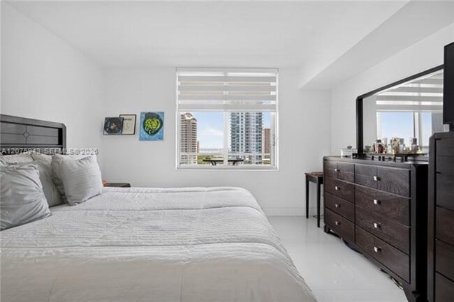 Building Photo - 335 S Biscayne Blvd