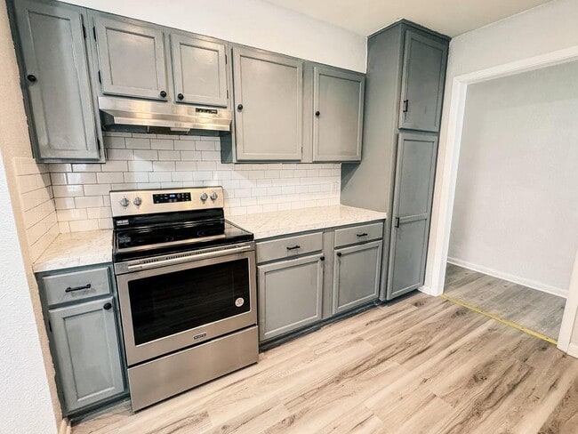 Building Photo - 102 Tanglewood Dr
