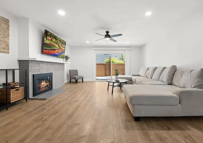 Building Photo - $3,750 - 3 Bed / 2.5 Bath Townhome in San Diego Near SDSU