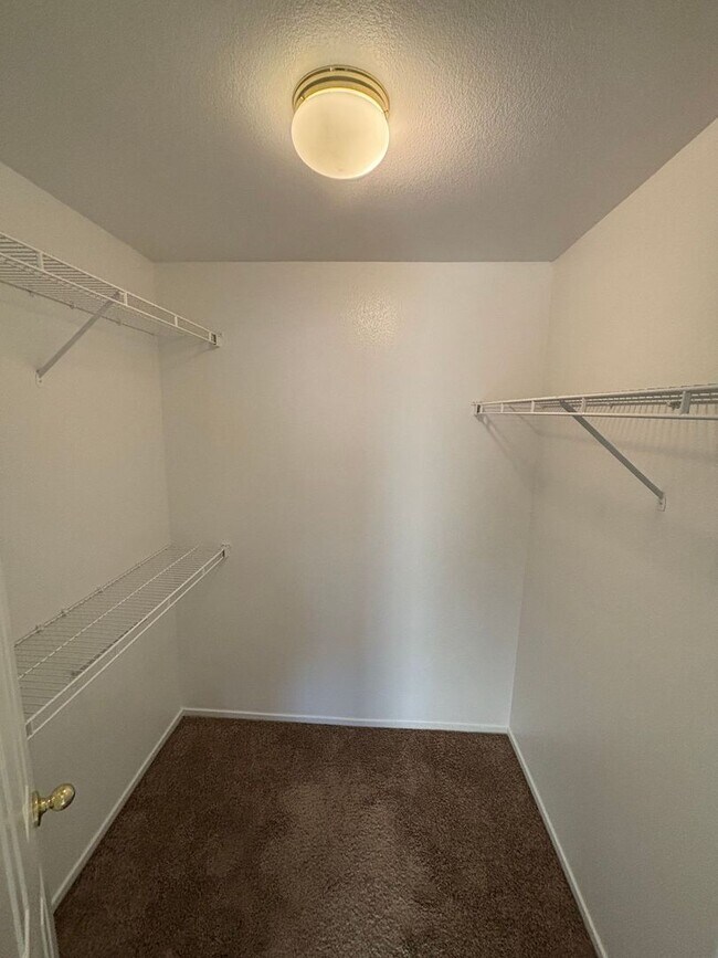 Building Photo - *GREAT TOWNHOME IN GATED "SILVERADO RANCH COMMUNITY!!"