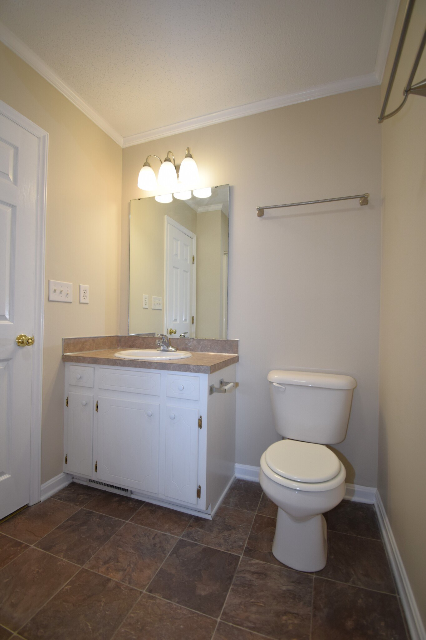 Building Photo - 2380 Vineyard Dr