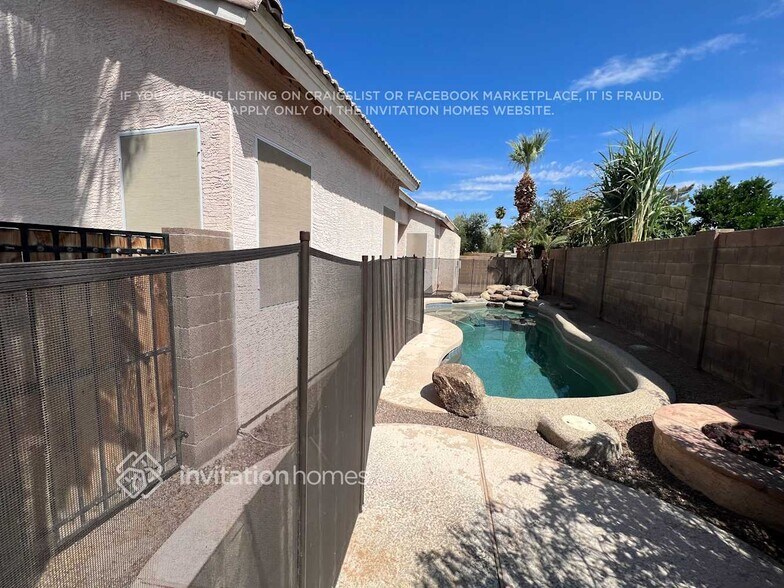 Building Photo - 2995 E Santa Rosa Dr