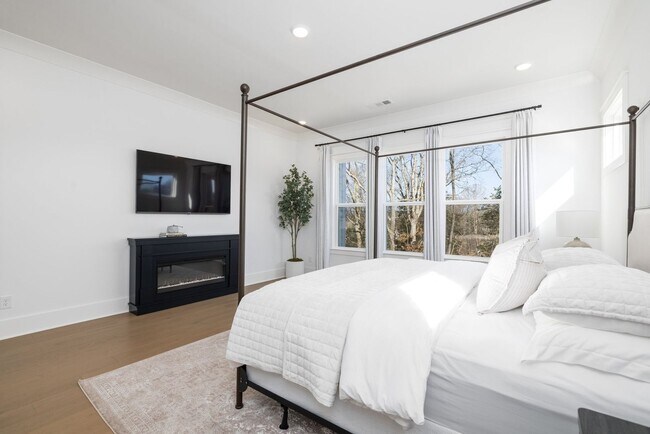 Building Photo - Now available in the highly desirable Lockwood Glen community in Franklin