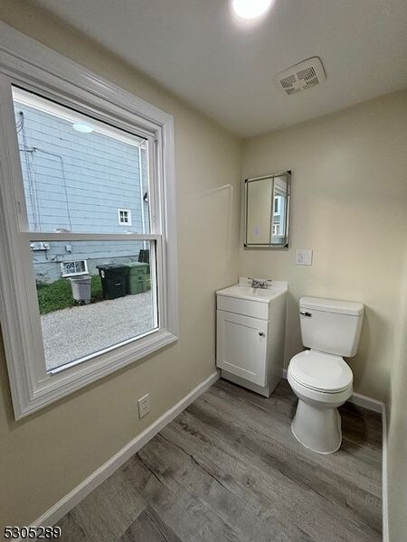 Building Photo - 12 School St