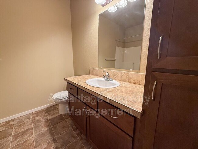 Building Photo - 519 Catron St N