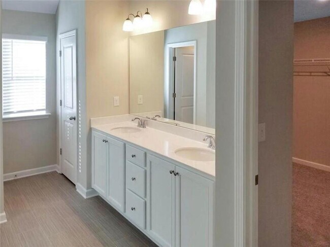 Building Photo - 4314 Woodsley Pl