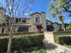 Building Photo - 9 Rock Cliff Pl