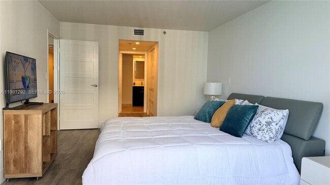 Building Photo - 555 NE 15th St